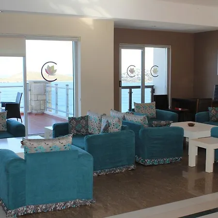 Lighthouse 4*